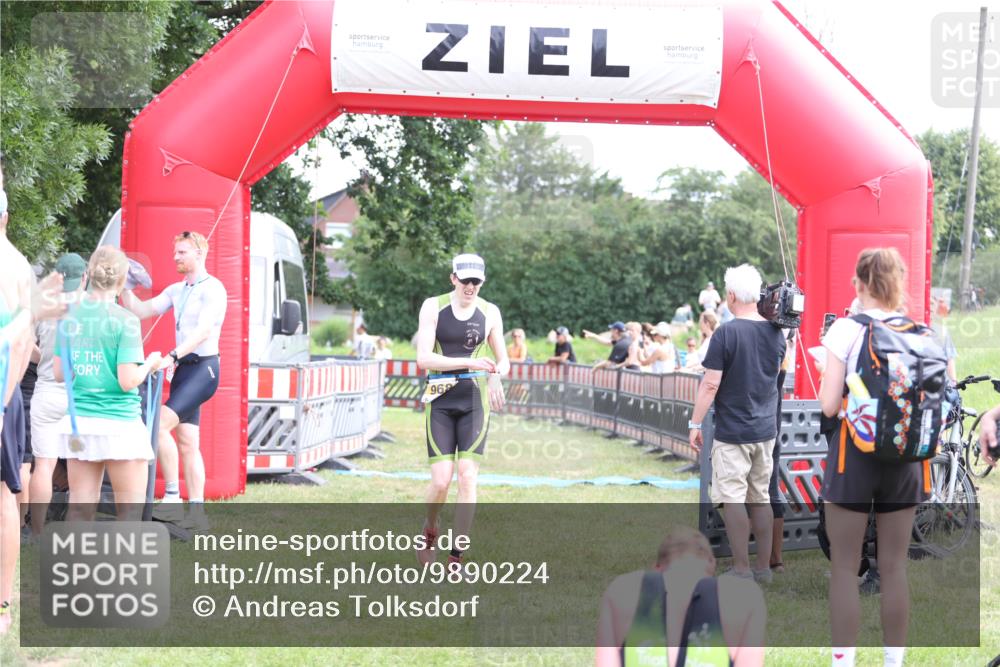 21.06.2026 - 29. Vierlanden-Triathlon Andreas Tolksdorf http://msf.ph/oto/9890224 21.06.2026 12:56:35 Ziel 940, 952, 968, 940, 952, 968 meine-sportfotos.de