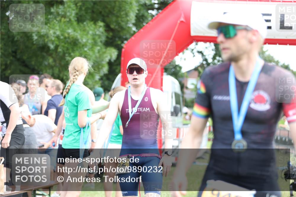 21.06.2026 - 29. Vierlanden-Triathlon Andreas Tolksdorf http://msf.ph/oto/9890232 21.06.2026 12:56:55 Ziel 165, 953, 165, 953 meine-sportfotos.de