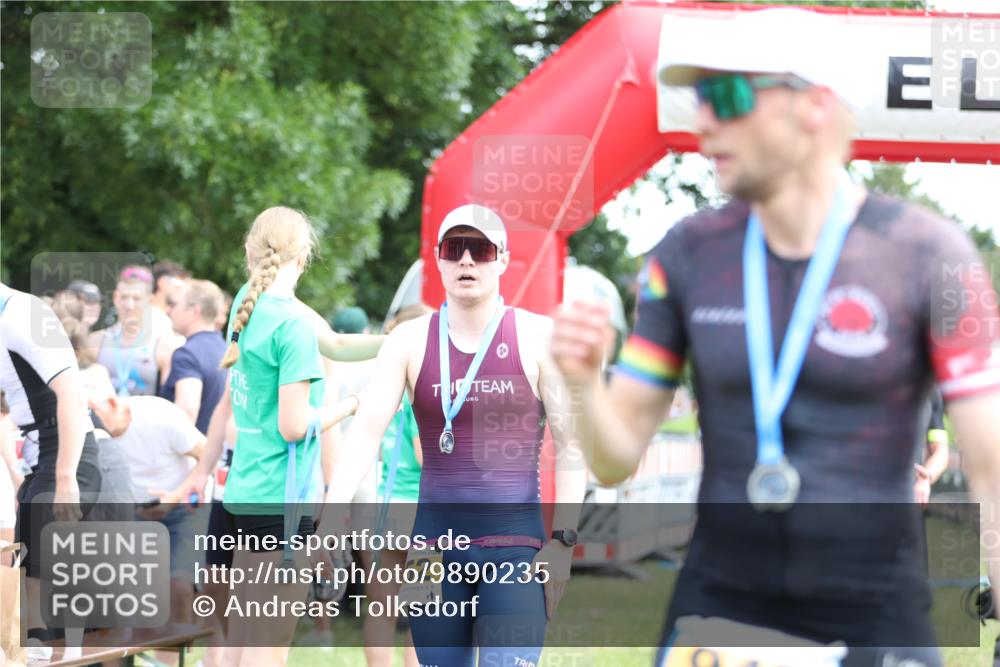 21.06.2026 - 29. Vierlanden-Triathlon Andreas Tolksdorf http://msf.ph/oto/9890235 21.06.2026 12:56:55 Ziel 165, 953, 165, 953 meine-sportfotos.de