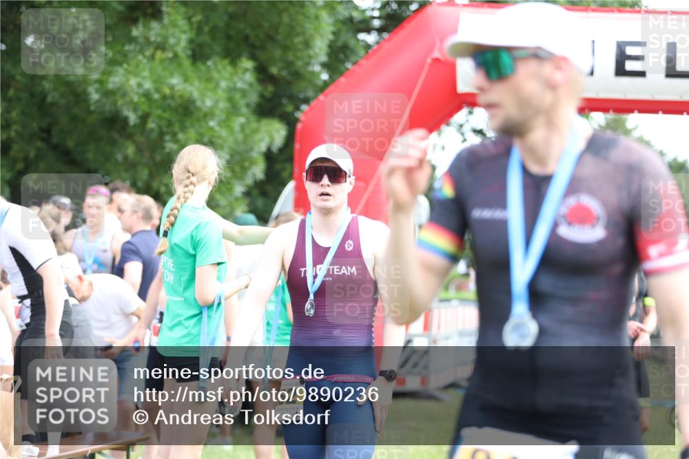 21.06.2026 - 29. Vierlanden-Triathlon Andreas Tolksdorf http://msf.ph/oto/9890236 21.06.2026 12:56:55 Ziel 165, 953, 165, 953 meine-sportfotos.de
