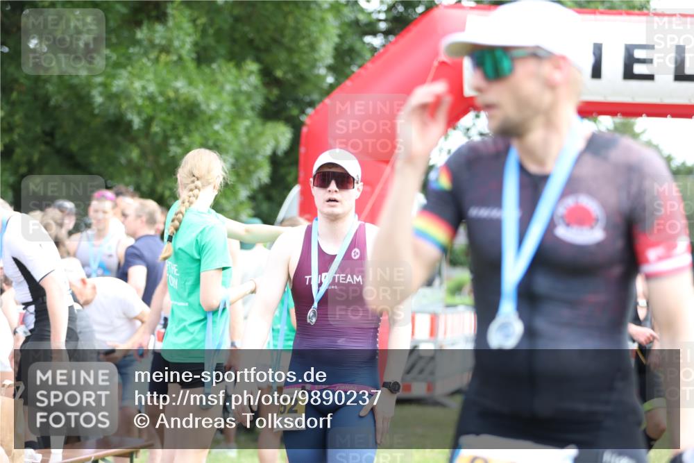 21.06.2026 - 29. Vierlanden-Triathlon Andreas Tolksdorf http://msf.ph/oto/9890237 21.06.2026 12:56:55 Ziel 165, 953, 165, 953 meine-sportfotos.de