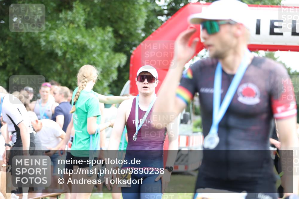21.06.2026 - 29. Vierlanden-Triathlon Andreas Tolksdorf http://msf.ph/oto/9890238 21.06.2026 12:56:55 Ziel 165, 953, 165, 953 meine-sportfotos.de