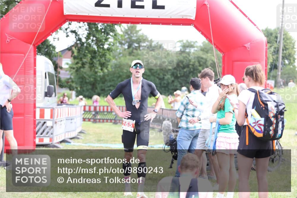 21.06.2026 - 29. Vierlanden-Triathlon Andreas Tolksdorf http://msf.ph/oto/9890243 21.06.2026 12:57:02 Ziel 949, 953, 965, 949, 953, 965 meine-sportfotos.de