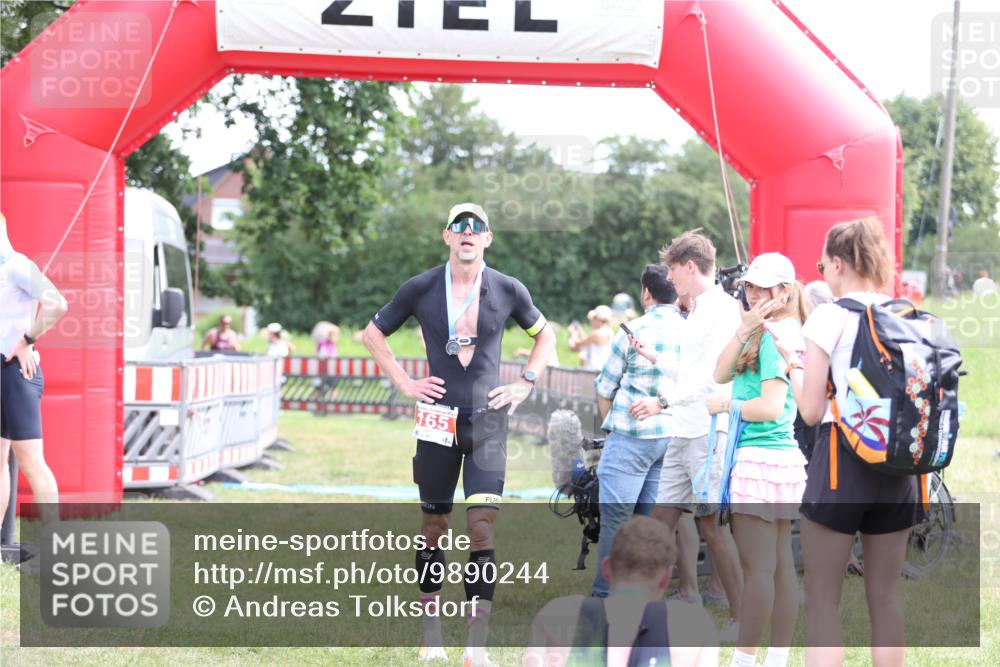 21.06.2026 - 29. Vierlanden-Triathlon Andreas Tolksdorf http://msf.ph/oto/9890244 21.06.2026 12:57:02 Ziel 949, 953, 965, 949, 953, 965 meine-sportfotos.de