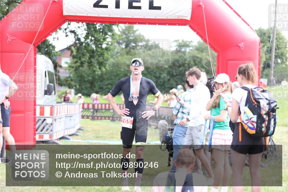 21.06.2026 - 29. Vierlanden-Triathlon Andreas Tolksdorf http://msf.ph/oto/9890246 21.06.2026 12:57:02 Ziel 949, 953, 965, 949, 953, 965 meine-sportfotos.de