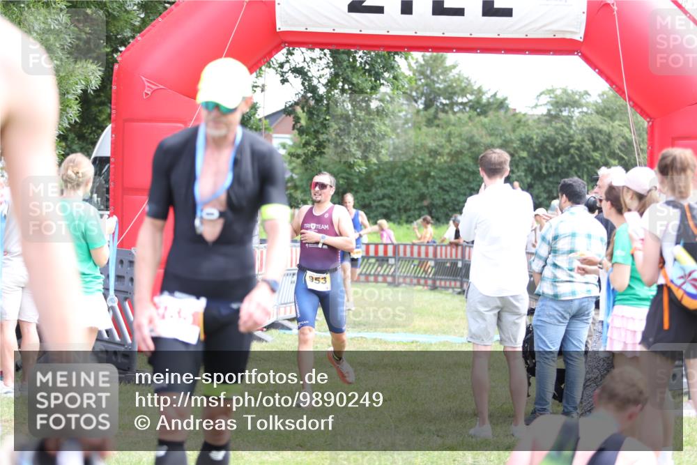21.06.2026 - 29. Vierlanden-Triathlon Andreas Tolksdorf http://msf.ph/oto/9890249 21.06.2026 12:57:08 Ziel 14, 925, 929, 949, 953, 965, 980, 14, 925, 929, 949, 953, 965, 980 meine-sportfotos.de