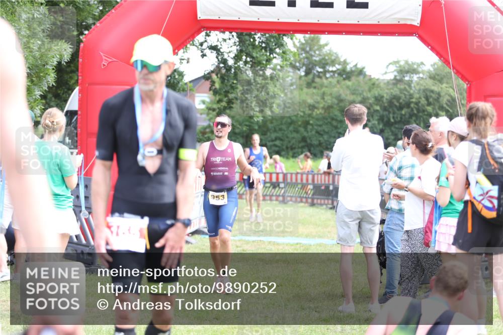 21.06.2026 - 29. Vierlanden-Triathlon Andreas Tolksdorf http://msf.ph/oto/9890252 21.06.2026 12:57:08 Ziel 14, 925, 929, 949, 953, 965, 980, 14, 925, 929, 949, 953, 965, 980 meine-sportfotos.de