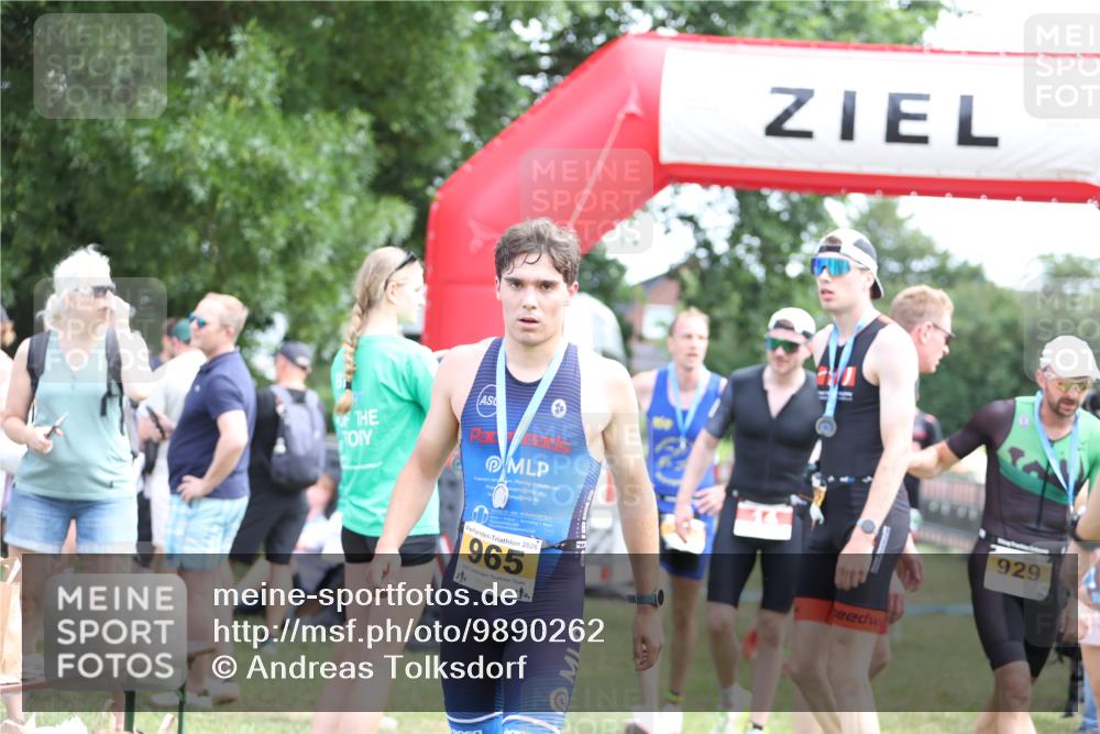 21.06.2026 - 29. Vierlanden-Triathlon Andreas Tolksdorf http://msf.ph/oto/9890262 21.06.2026 12:57:24 Ziel 88, 721, 973, 88, 721, 973 meine-sportfotos.de