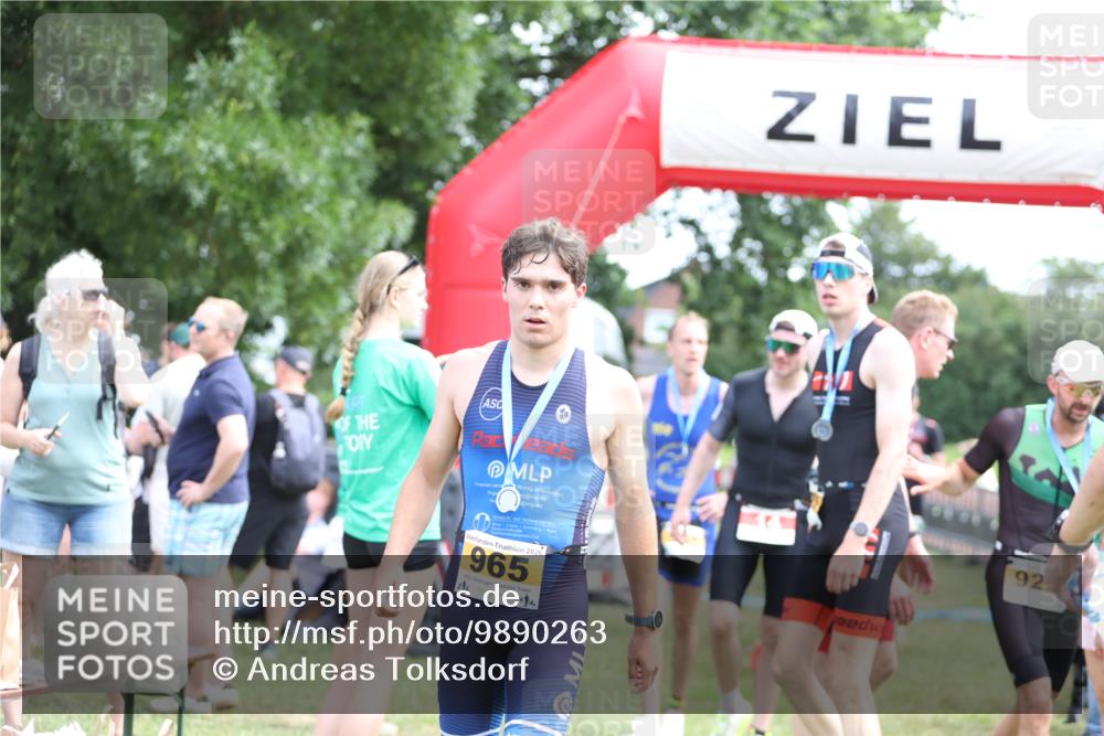 21.06.2026 - 29. Vierlanden-Triathlon Andreas Tolksdorf http://msf.ph/oto/9890263 21.06.2026 12:57:24 Ziel 88, 721, 973, 88, 721, 973 meine-sportfotos.de