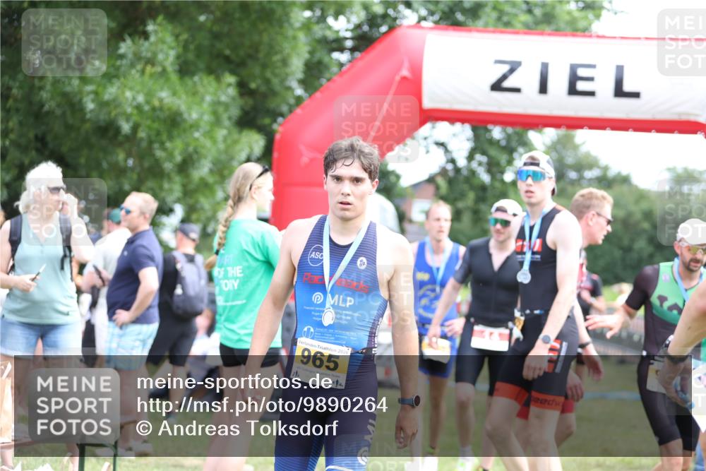21.06.2026 - 29. Vierlanden-Triathlon Andreas Tolksdorf http://msf.ph/oto/9890264 21.06.2026 12:57:24 Ziel 88, 721, 973, 88, 721, 973 meine-sportfotos.de