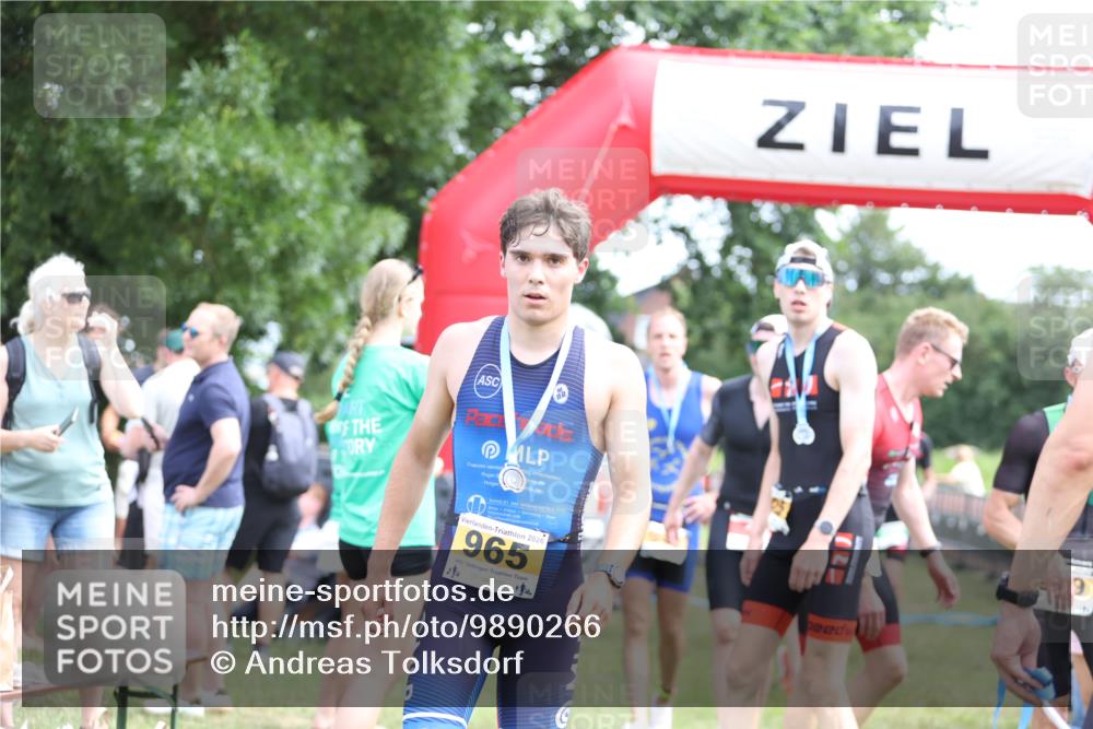 21.06.2026 - 29. Vierlanden-Triathlon Andreas Tolksdorf http://msf.ph/oto/9890266 21.06.2026 12:57:24 Ziel 88, 721, 973, 88, 721, 973 meine-sportfotos.de