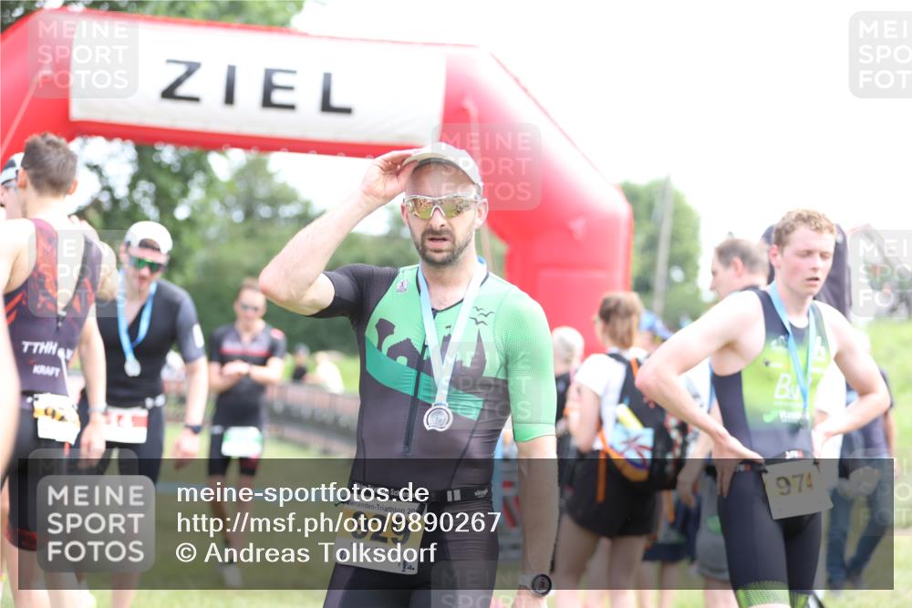 21.06.2026 - 29. Vierlanden-Triathlon Andreas Tolksdorf http://msf.ph/oto/9890267 21.06.2026 12:57:27 Ziel 88, 721, 973, 88, 721, 973 meine-sportfotos.de
