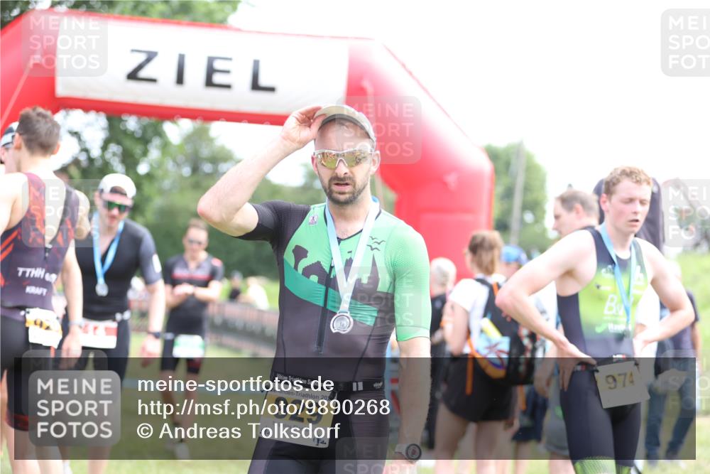 21.06.2026 - 29. Vierlanden-Triathlon Andreas Tolksdorf http://msf.ph/oto/9890268 21.06.2026 12:57:27 Ziel 88, 721, 973, 88, 721, 973 meine-sportfotos.de