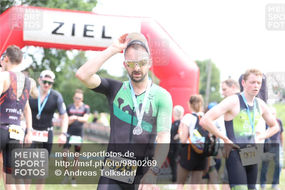 21.06.2026 - 29. Vierlanden-Triathlon Andreas Tolksdorf http://msf.ph/oto/9890269 21.06.2026 12:57:27 Ziel 88, 721, 973, 88, 721, 973 meine-sportfotos.de