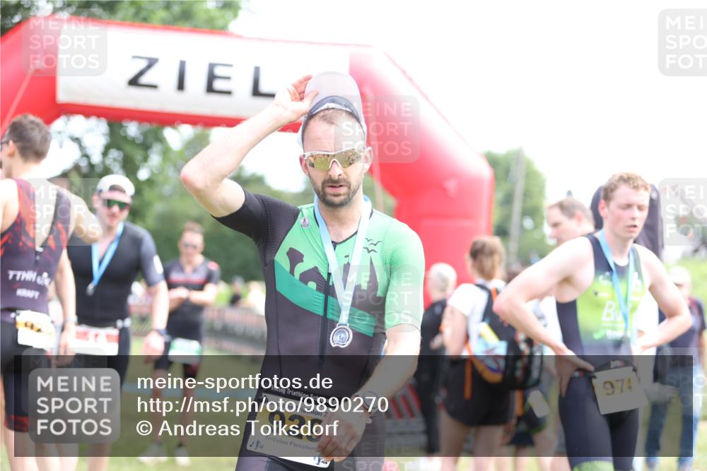 21.06.2026 - 29. Vierlanden-Triathlon Andreas Tolksdorf http://msf.ph/oto/9890270 21.06.2026 12:57:27 Ziel 88, 721, 973, 88, 721, 973 meine-sportfotos.de