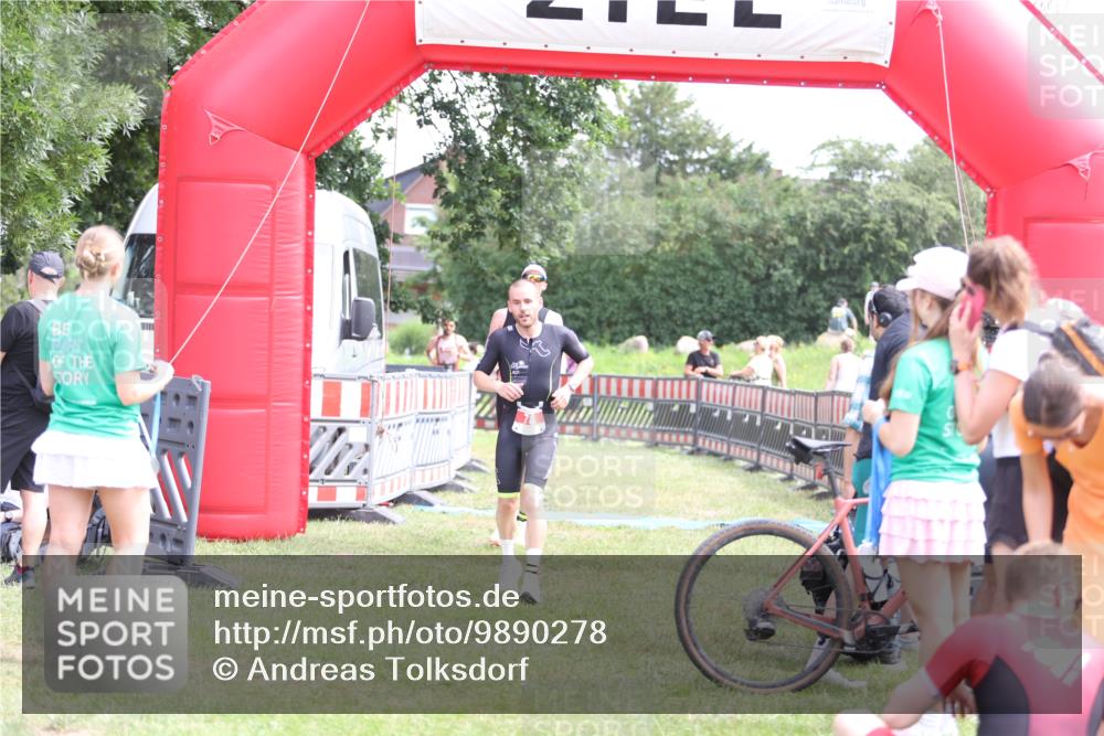 21.06.2026 - 29. Vierlanden-Triathlon Andreas Tolksdorf http://msf.ph/oto/9890278 21.06.2026 12:57:47 Ziel 78, 106, 706, 945, 78, 106, 706, 945 meine-sportfotos.de