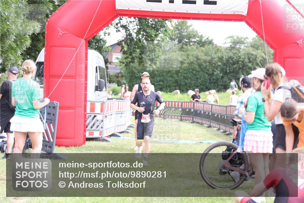 21.06.2026 - 29. Vierlanden-Triathlon Andreas Tolksdorf http://msf.ph/oto/9890281 21.06.2026 12:57:47 Ziel 78, 106, 706, 945, 78, 106, 706, 945 meine-sportfotos.de