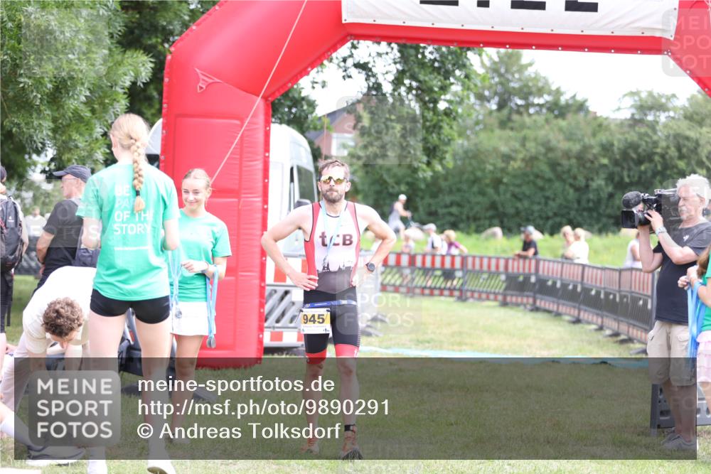 21.06.2026 - 29. Vierlanden-Triathlon Andreas Tolksdorf http://msf.ph/oto/9890291 21.06.2026 12:58:03 Ziel  meine-sportfotos.de