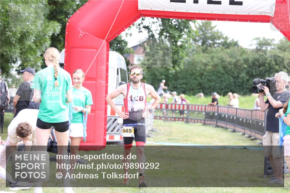 21.06.2026 - 29. Vierlanden-Triathlon Andreas Tolksdorf http://msf.ph/oto/9890292 21.06.2026 12:58:03 Ziel  meine-sportfotos.de