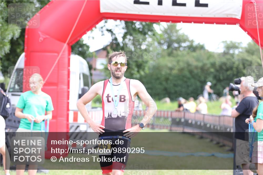 21.06.2026 - 29. Vierlanden-Triathlon Andreas Tolksdorf http://msf.ph/oto/9890295 21.06.2026 12:58:07 Ziel  meine-sportfotos.de