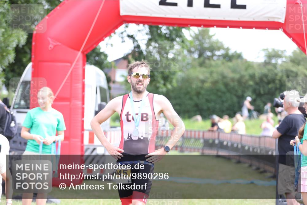 21.06.2026 - 29. Vierlanden-Triathlon Andreas Tolksdorf http://msf.ph/oto/9890296 21.06.2026 12:58:07 Ziel  meine-sportfotos.de