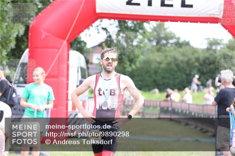 21.06.2026 - 29. Vierlanden-Triathlon Andreas Tolksdorf http://msf.ph/oto/9890298 21.06.2026 12:58:07 Ziel  meine-sportfotos.de