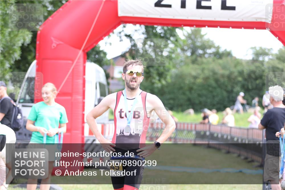 21.06.2026 - 29. Vierlanden-Triathlon Andreas Tolksdorf http://msf.ph/oto/9890299 21.06.2026 12:58:08 Ziel  meine-sportfotos.de