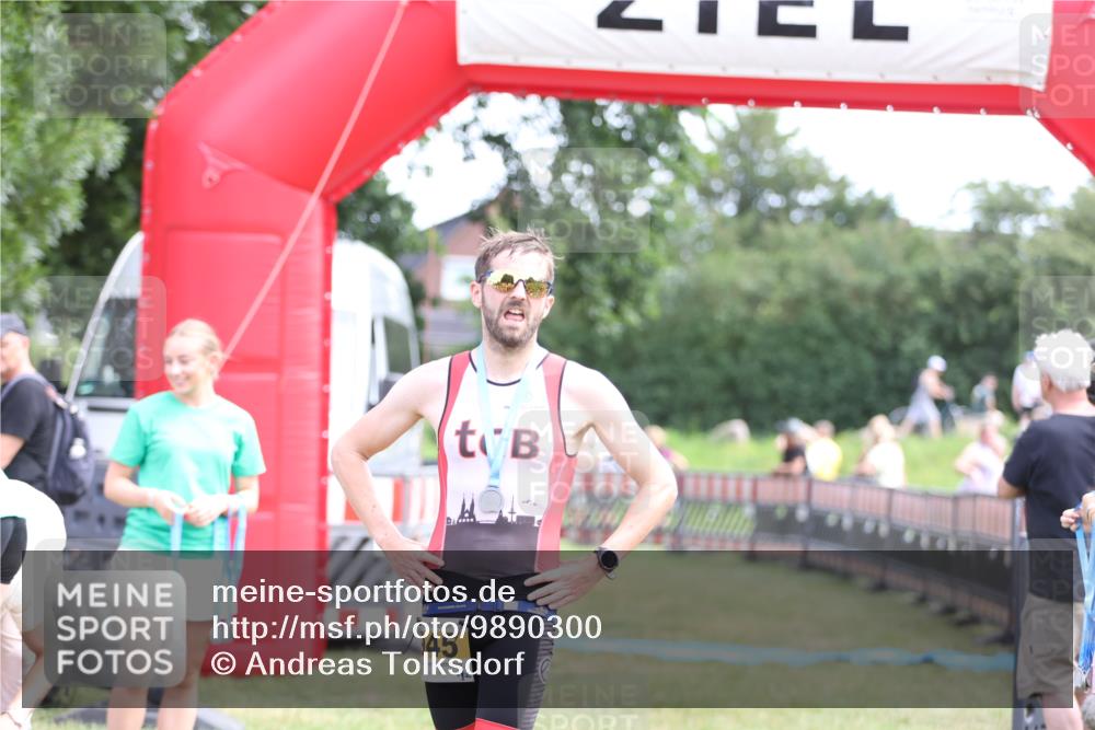 21.06.2026 - 29. Vierlanden-Triathlon Andreas Tolksdorf http://msf.ph/oto/9890300 21.06.2026 12:58:08 Ziel  meine-sportfotos.de