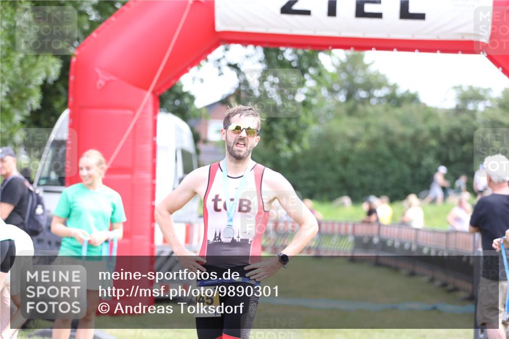 21.06.2026 - 29. Vierlanden-Triathlon Andreas Tolksdorf http://msf.ph/oto/9890301 21.06.2026 12:58:08 Ziel  meine-sportfotos.de