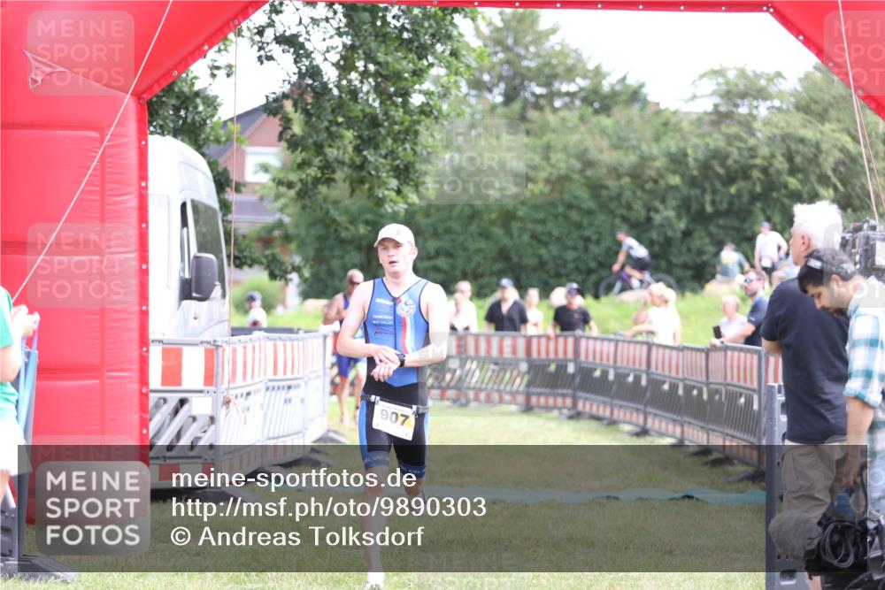 21.06.2026 - 29. Vierlanden-Triathlon Andreas Tolksdorf http://msf.ph/oto/9890303 21.06.2026 12:58:26 Ziel 907, 932, 907, 932 meine-sportfotos.de