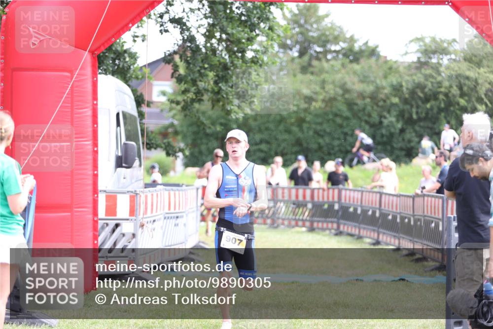 21.06.2026 - 29. Vierlanden-Triathlon Andreas Tolksdorf http://msf.ph/oto/9890305 21.06.2026 12:58:26 Ziel 907, 932, 907, 932 meine-sportfotos.de