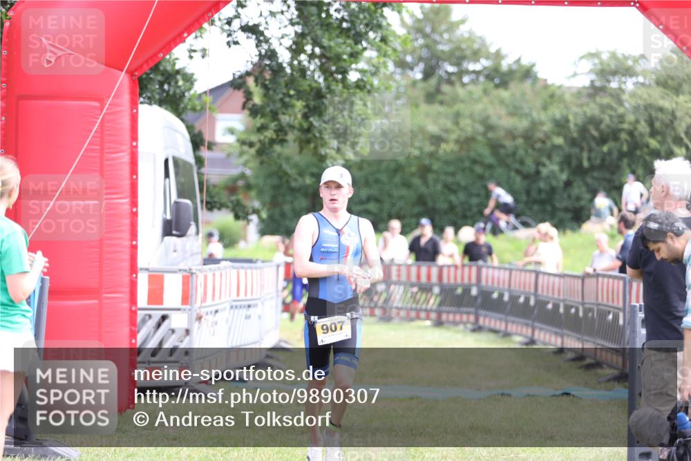 21.06.2026 - 29. Vierlanden-Triathlon Andreas Tolksdorf http://msf.ph/oto/9890307 21.06.2026 12:58:26 Ziel 907, 932, 907, 932 meine-sportfotos.de