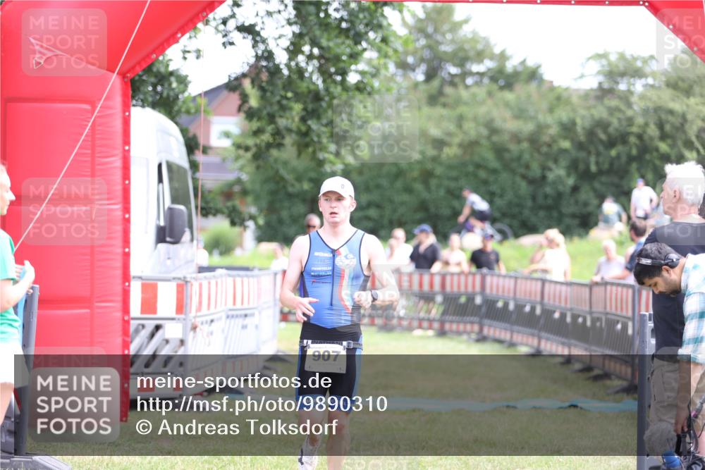 21.06.2026 - 29. Vierlanden-Triathlon Andreas Tolksdorf http://msf.ph/oto/9890310 21.06.2026 12:58:26 Ziel 907, 932, 907, 932 meine-sportfotos.de