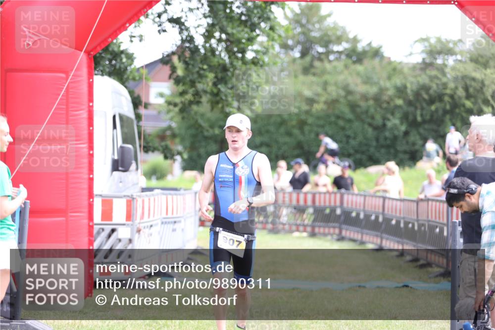 21.06.2026 - 29. Vierlanden-Triathlon Andreas Tolksdorf http://msf.ph/oto/9890311 21.06.2026 12:58:26 Ziel 907, 932, 907, 932 meine-sportfotos.de