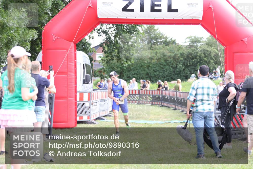 21.06.2026 - 29. Vierlanden-Triathlon Andreas Tolksdorf http://msf.ph/oto/9890316 21.06.2026 12:58:53 Ziel 936, 947, 936, 947 meine-sportfotos.de