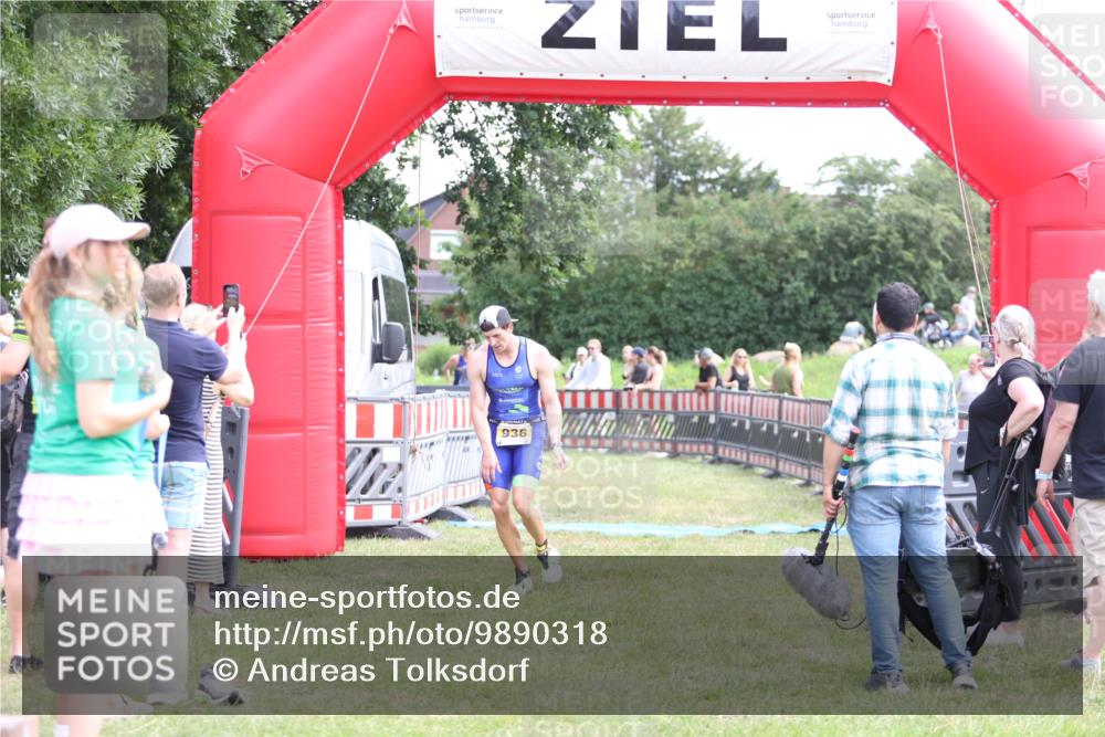 21.06.2026 - 29. Vierlanden-Triathlon Andreas Tolksdorf http://msf.ph/oto/9890318 21.06.2026 12:58:53 Ziel 936, 947, 936, 947 meine-sportfotos.de