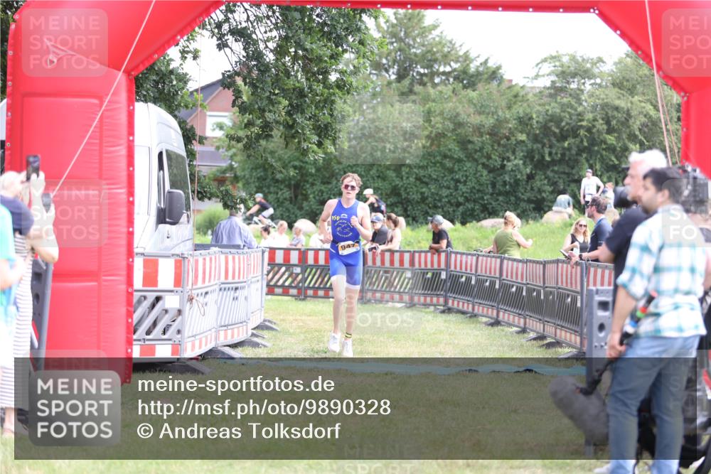 21.06.2026 - 29. Vierlanden-Triathlon Andreas Tolksdorf http://msf.ph/oto/9890328 21.06.2026 12:58:57 Ziel 947, 947 meine-sportfotos.de
