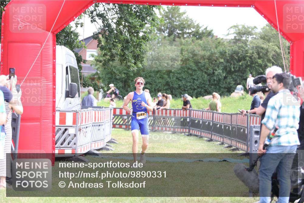 21.06.2026 - 29. Vierlanden-Triathlon Andreas Tolksdorf http://msf.ph/oto/9890331 21.06.2026 12:58:58 Ziel 196, 947, 196, 947 meine-sportfotos.de