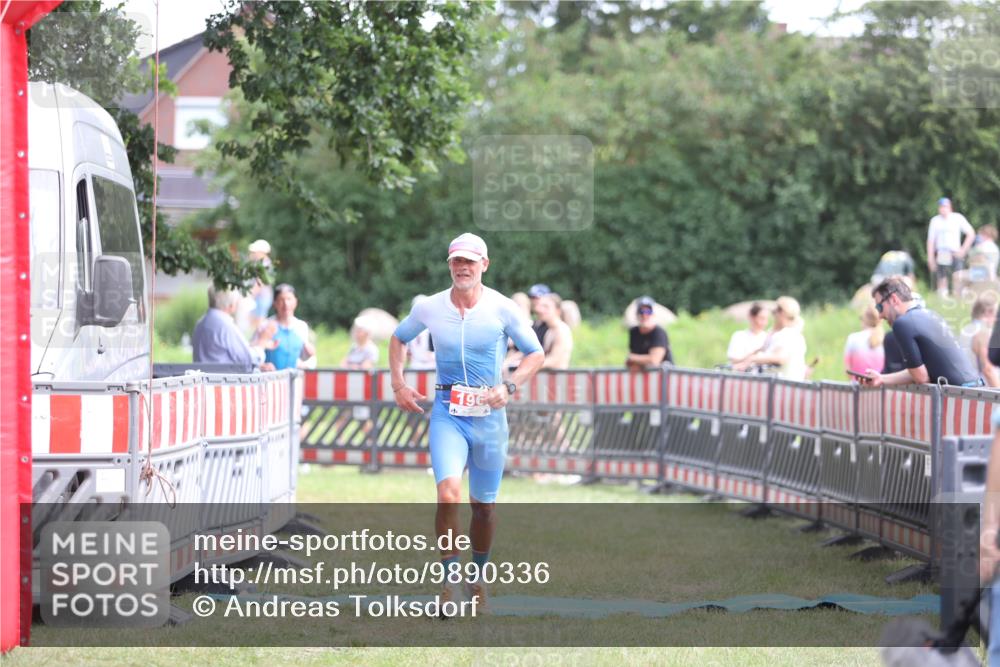21.06.2026 - 29. Vierlanden-Triathlon Andreas Tolksdorf http://msf.ph/oto/9890336 21.06.2026 12:59:09 Ziel 181, 196, 181, 196 meine-sportfotos.de