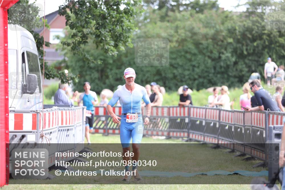 21.06.2026 - 29. Vierlanden-Triathlon Andreas Tolksdorf http://msf.ph/oto/9890340 21.06.2026 12:59:09 Ziel 181, 196, 181, 196 meine-sportfotos.de