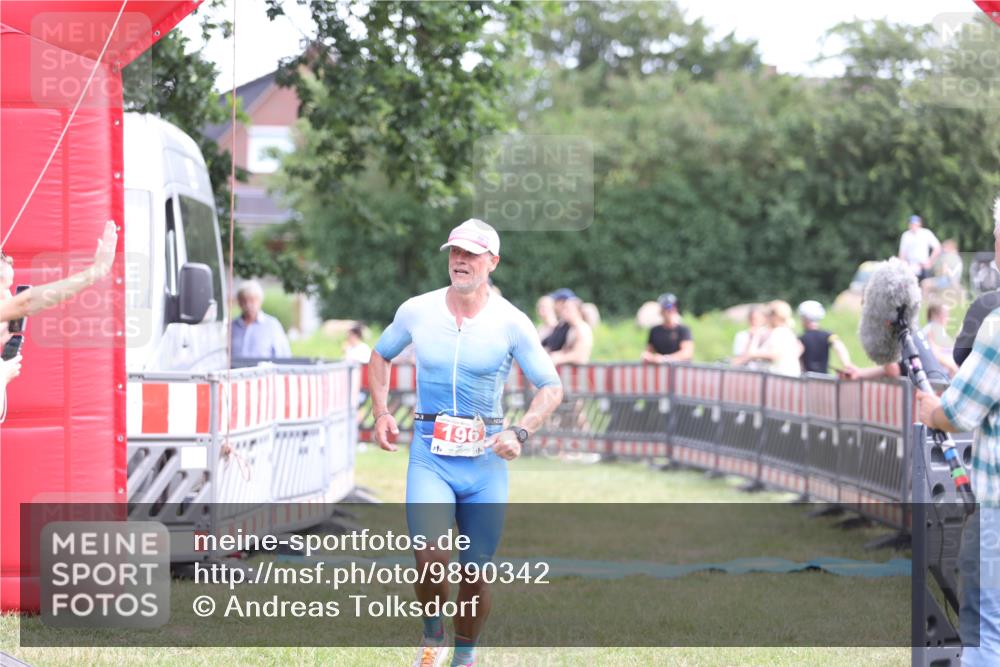 21.06.2026 - 29. Vierlanden-Triathlon Andreas Tolksdorf http://msf.ph/oto/9890342 21.06.2026 12:59:11 Ziel 181, 196, 181, 196 meine-sportfotos.de