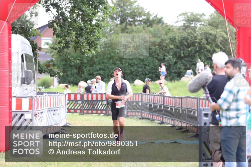 21.06.2026 - 29. Vierlanden-Triathlon Andreas Tolksdorf http://msf.ph/oto/9890351 21.06.2026 12:59:24 Ziel 103, 112, 103, 112 meine-sportfotos.de