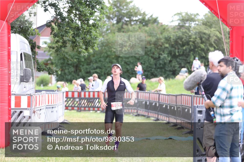 21.06.2026 - 29. Vierlanden-Triathlon Andreas Tolksdorf http://msf.ph/oto/9890353 21.06.2026 12:59:25 Ziel 103, 112, 103, 112 meine-sportfotos.de