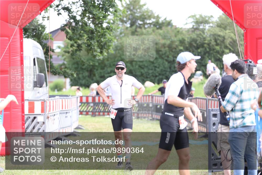 21.06.2026 - 29. Vierlanden-Triathlon Andreas Tolksdorf http://msf.ph/oto/9890364 21.06.2026 12:59:39 Ziel 112, 112 meine-sportfotos.de