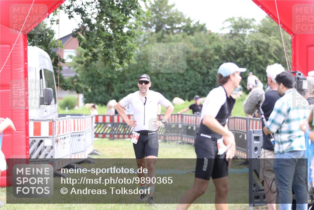 21.06.2026 - 29. Vierlanden-Triathlon Andreas Tolksdorf http://msf.ph/oto/9890365 21.06.2026 12:59:39 Ziel 112, 112 meine-sportfotos.de