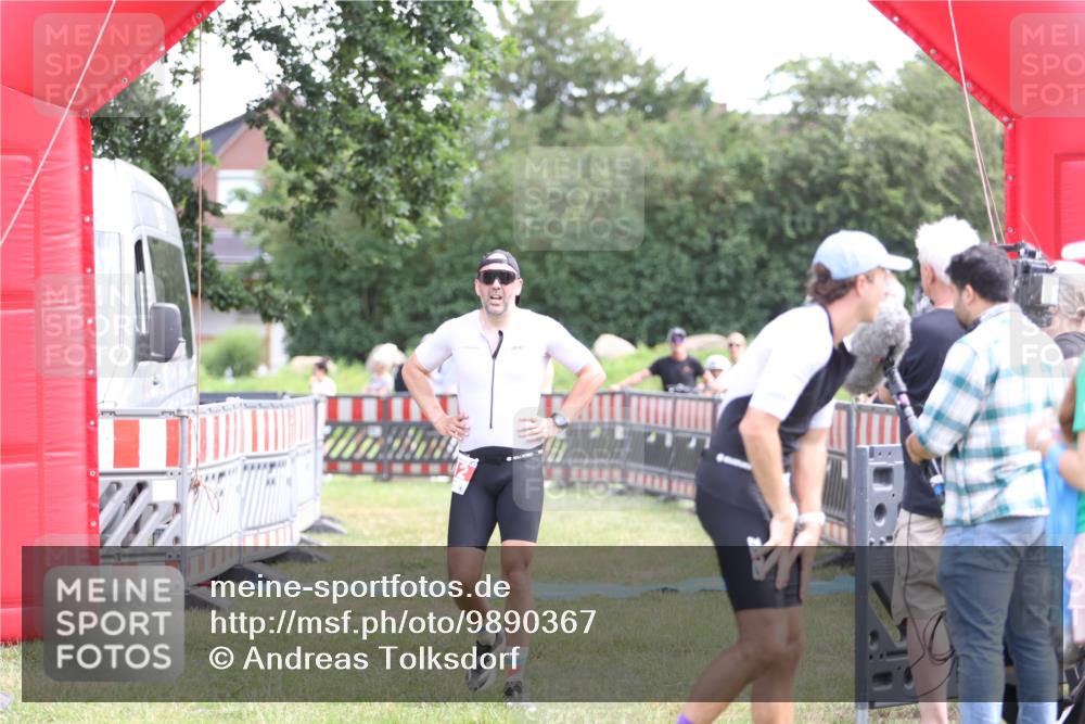21.06.2026 - 29. Vierlanden-Triathlon Andreas Tolksdorf http://msf.ph/oto/9890367 21.06.2026 12:59:39 Ziel 112, 112 meine-sportfotos.de