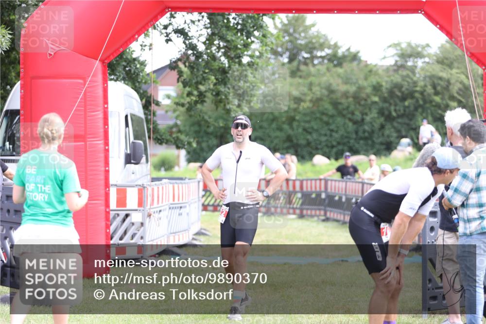 21.06.2026 - 29. Vierlanden-Triathlon Andreas Tolksdorf http://msf.ph/oto/9890370 21.06.2026 12:59:40 Ziel 112, 112 meine-sportfotos.de