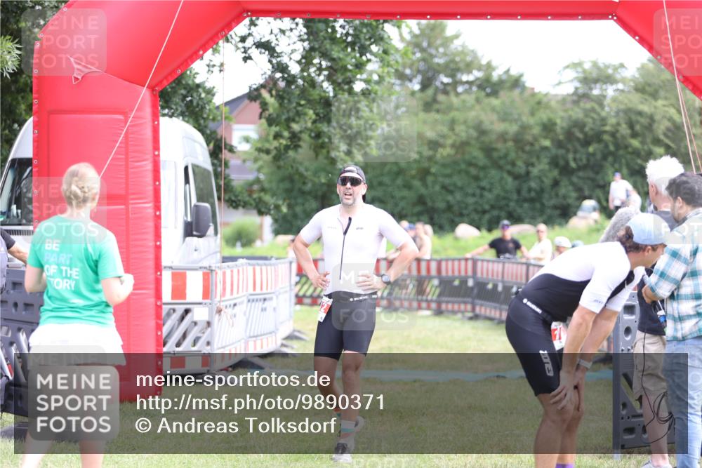 21.06.2026 - 29. Vierlanden-Triathlon Andreas Tolksdorf http://msf.ph/oto/9890371 21.06.2026 12:59:40 Ziel 112, 112 meine-sportfotos.de