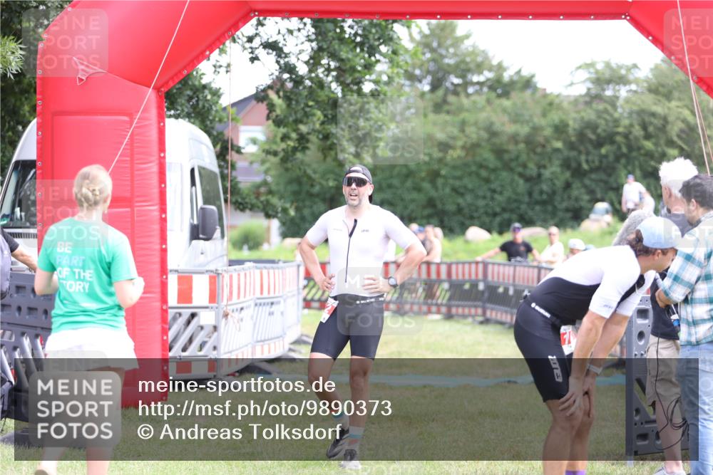 21.06.2026 - 29. Vierlanden-Triathlon Andreas Tolksdorf http://msf.ph/oto/9890373 21.06.2026 12:59:40 Ziel 112, 112 meine-sportfotos.de