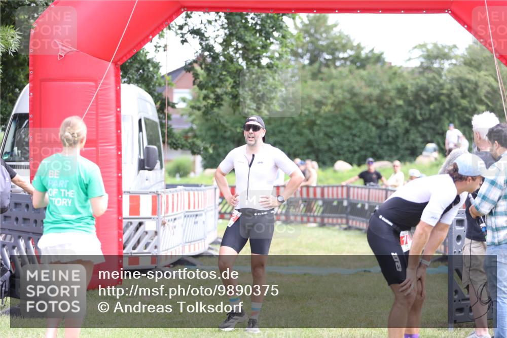 21.06.2026 - 29. Vierlanden-Triathlon Andreas Tolksdorf http://msf.ph/oto/9890375 21.06.2026 12:59:40 Ziel 112, 112 meine-sportfotos.de